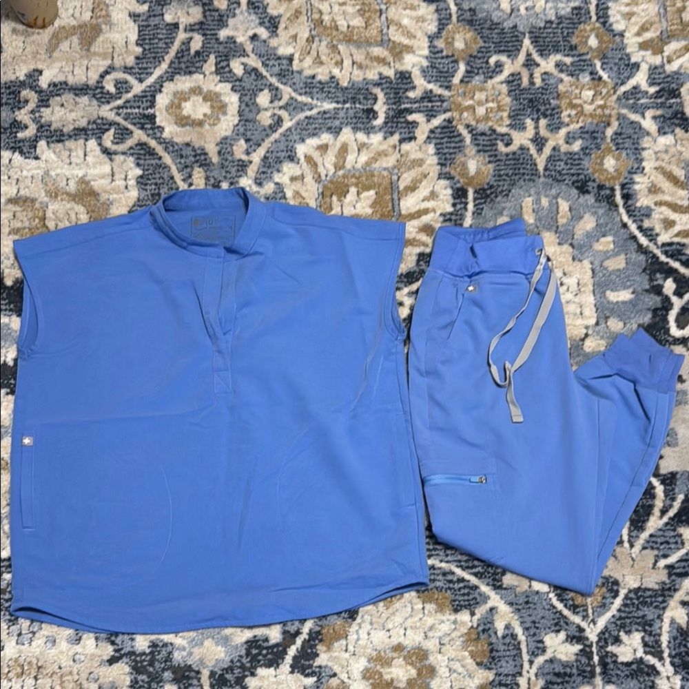 Figs Rafaela top and Zamora Jogger Scrub Set. Size XS/P